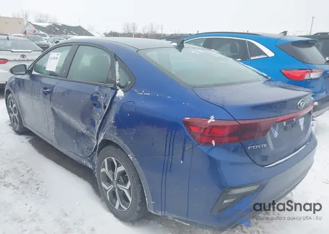 2021 Kia Forte Lxs z USA, uszkodzony, nr VIN 3KPF24AD5ME377191